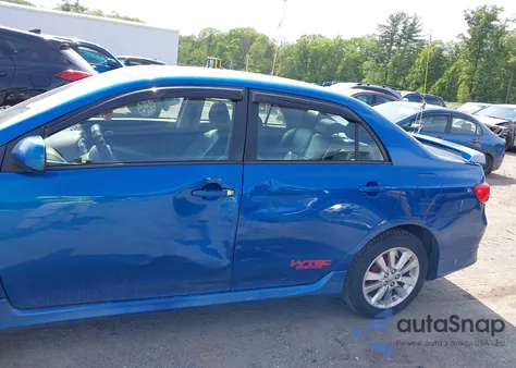 2010 Toyota Corolla S z USA, uszkodzony, nr VIN 2T1BU4EE5AC244095